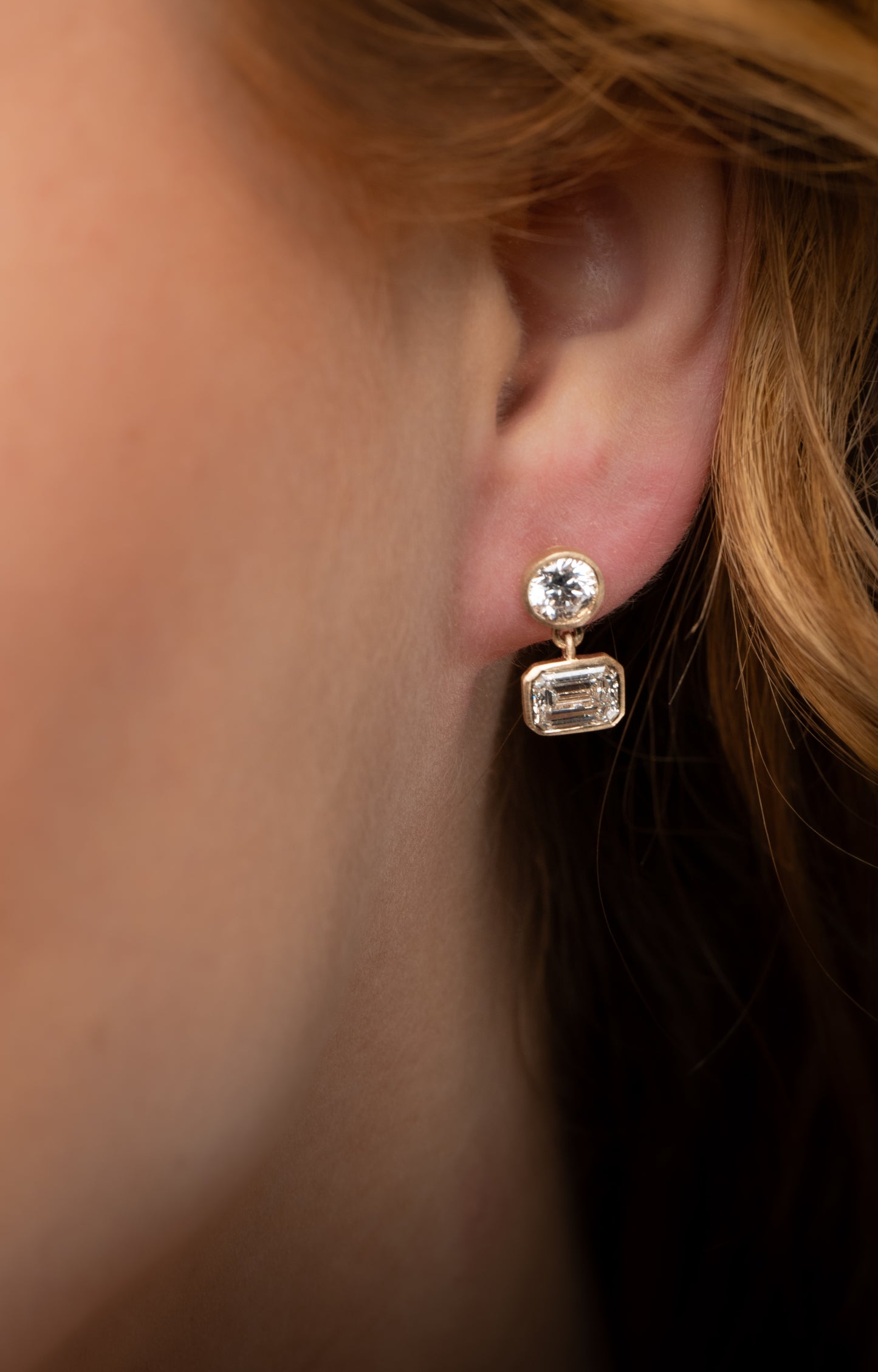 SOHO DROP EARRING, BRILLIANT CUT DIAMOND WITH A EMERALD CUT DROP DIAMOND SET IN 14K GOLD.